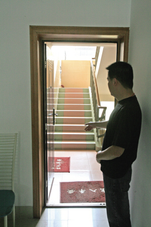 大门对着楼梯口