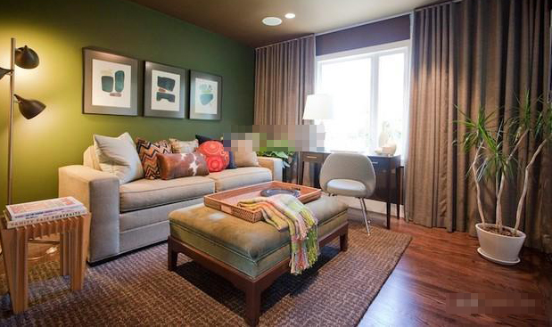 客厅沙发摆放风水的讲究：沙发顶上不宜有灯直射